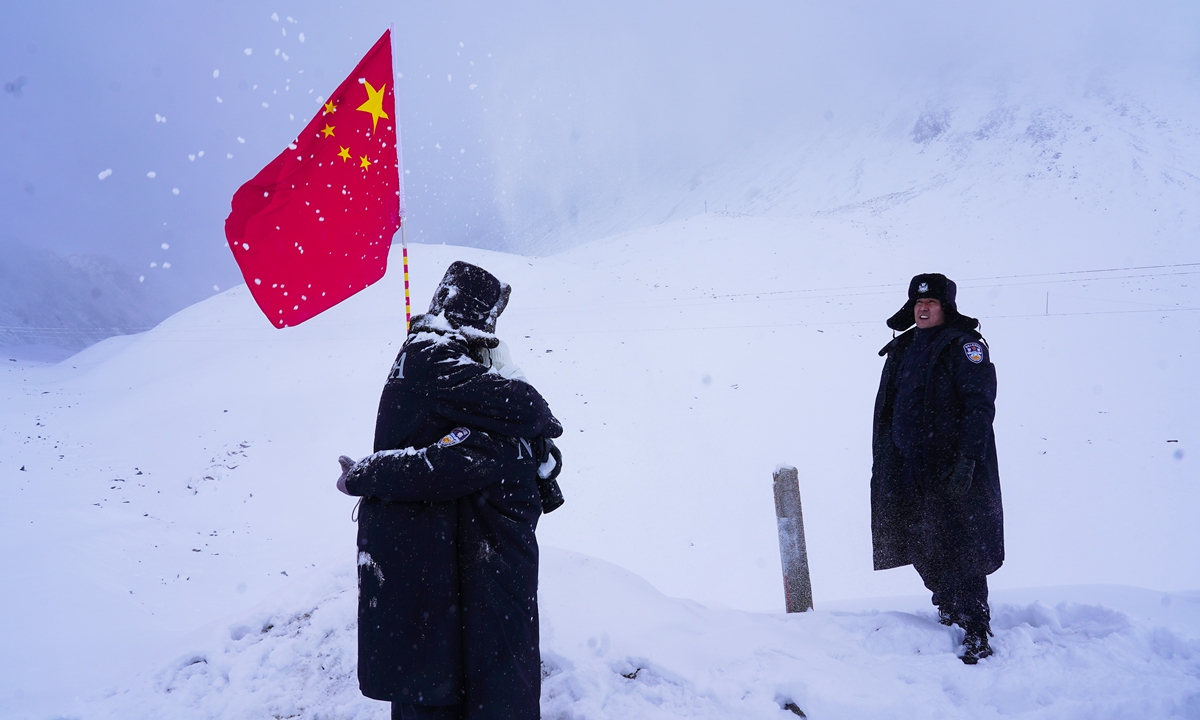 Border police Pan Lulu hugs his girlfriend after proposing to her during his patrol at an altitude of more than 4,000 meters in Xinjiang Uygur Autonomous Region. Photo: Pang Yue/GT