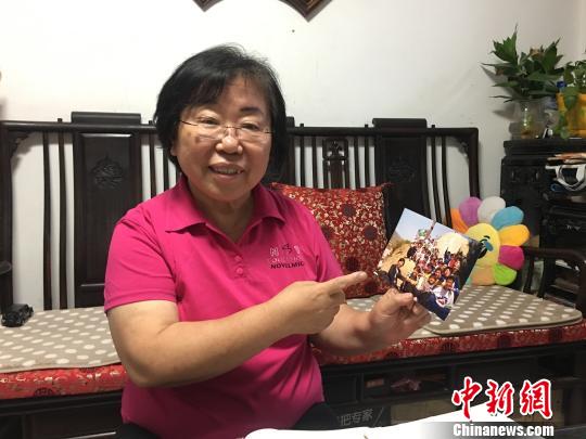 高金英讲述与学生们的点滴故事。　杜燕 摄
