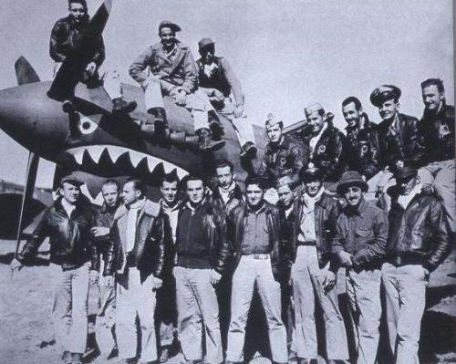 新华社记者采访了部分中国空军美国志愿援华航空队(飞虎队)成员后人