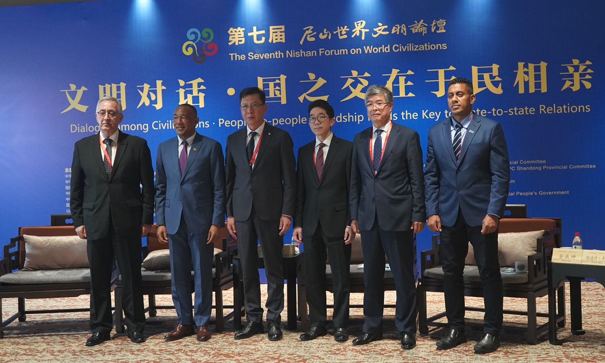 Foreign envoys talk about the thoughts of Confucius at the Nishan Forum. Photo: Pang Yue/GT 
