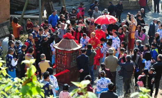 并被制作成《奇娜的礼物》纪录片播出